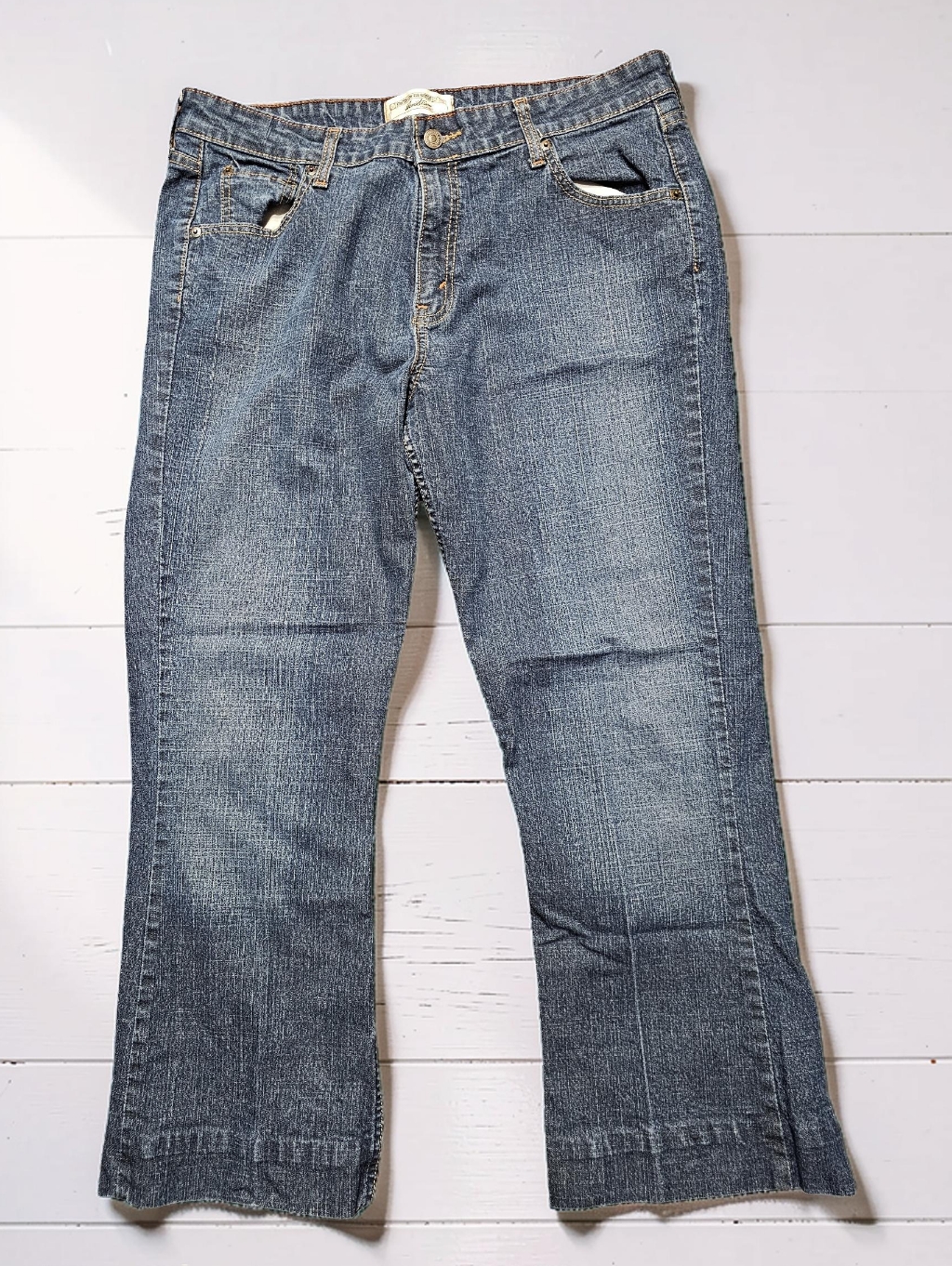 Levi's Stretch Low Rise Faded Blue Bootcut Jeans. Size 16s/27inseam.